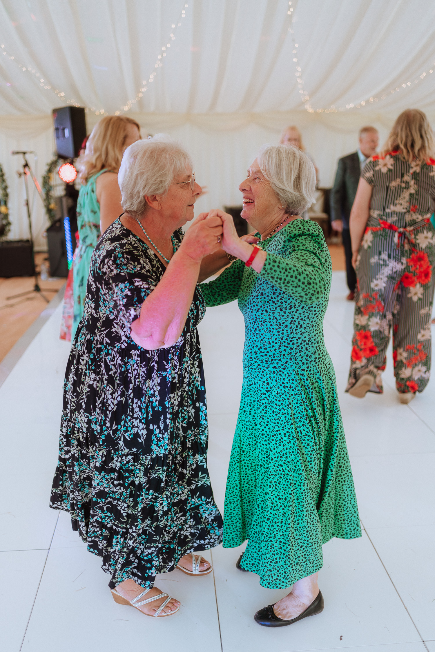 FAMILY HOME FARM WEDDING PHOTOGRAPHY LLANTWIT MAJOR 038