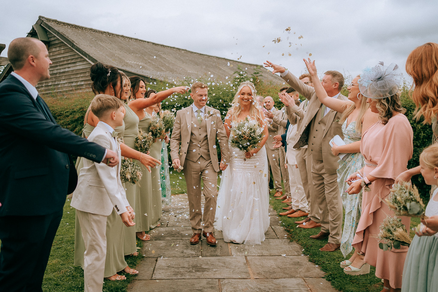 BARN AT BRYNICH WEDDING PHOTOGRAPHY BRECON 007