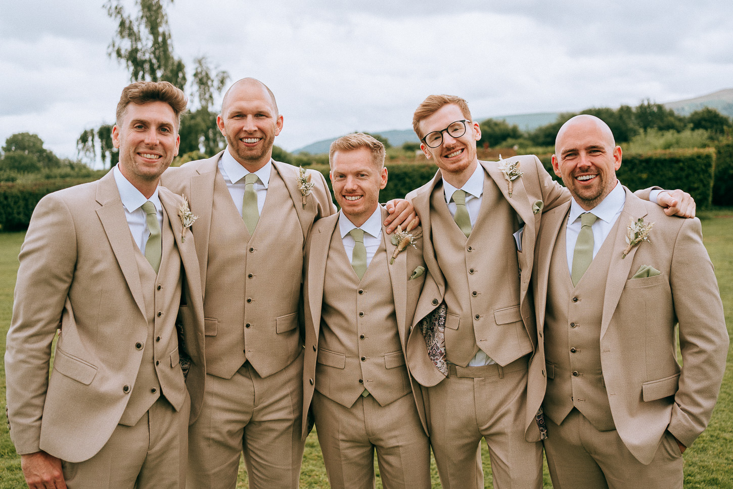 BARN AT BRYNICH WEDDING PHOTOGRAPHY BRECON 015