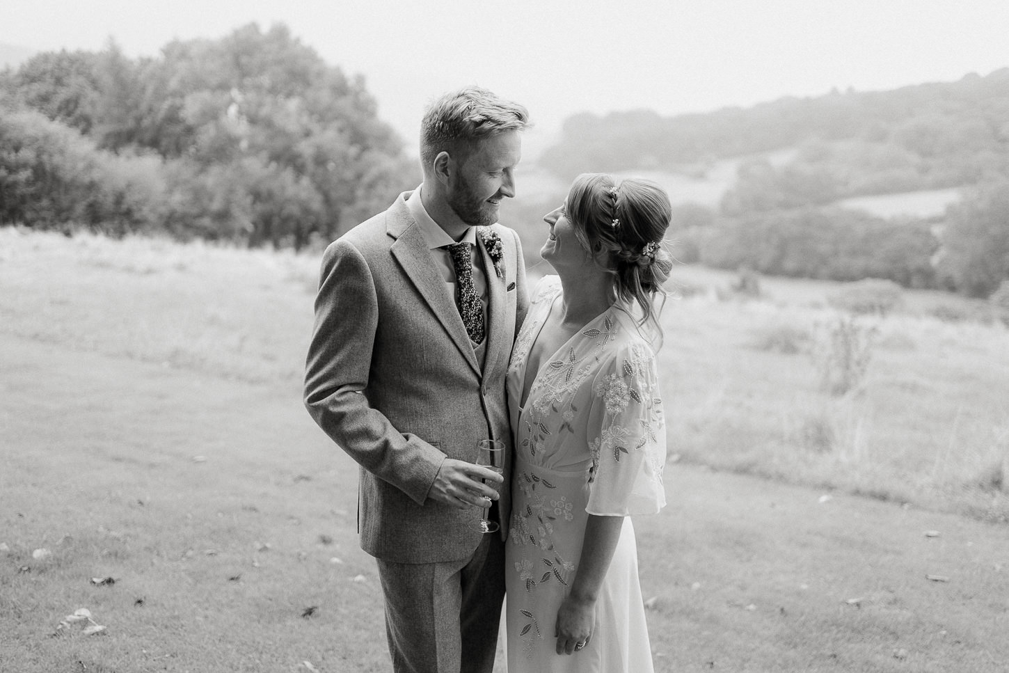 KATE JOHN SUGAR LOAF BARN WEDDING PHOTOGRAPHY 016