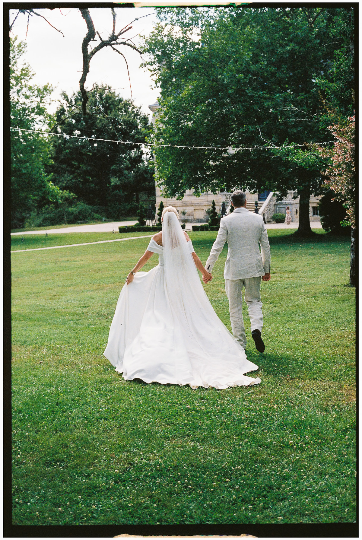 FRANCE WEDDING ON ANALOGUE FILM CHATEAU DE LA VALOUZE 006