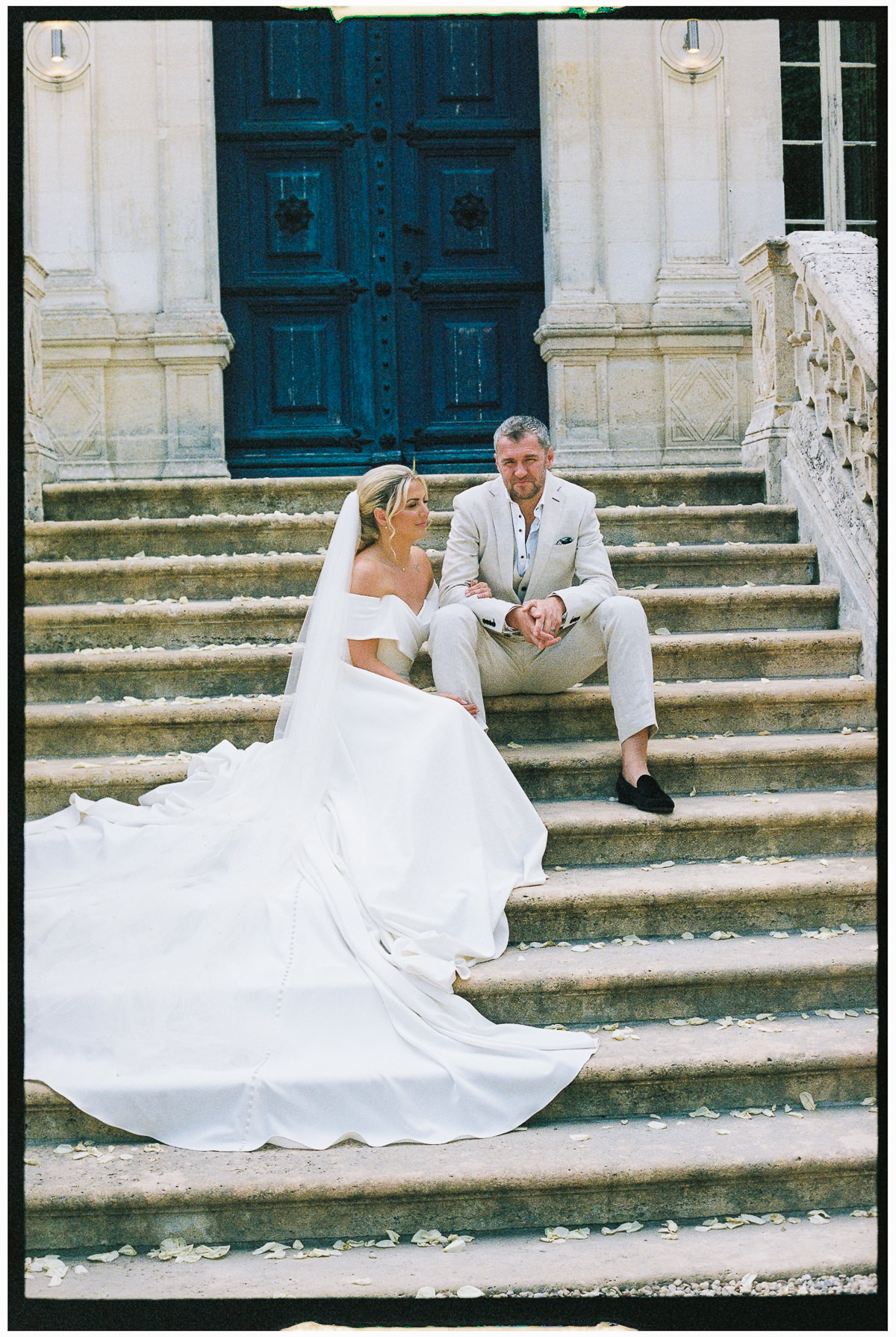 FRANCE WEDDING ON ANALOGUE FILM CHATEAU DE LA VALOUZE 009