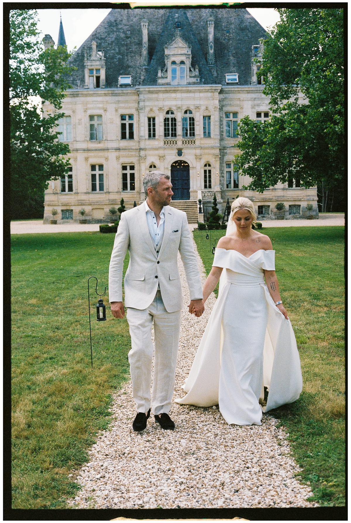 FRANCE WEDDING ON ANALOGUE FILM CHATEAU DE LA VALOUZE 010