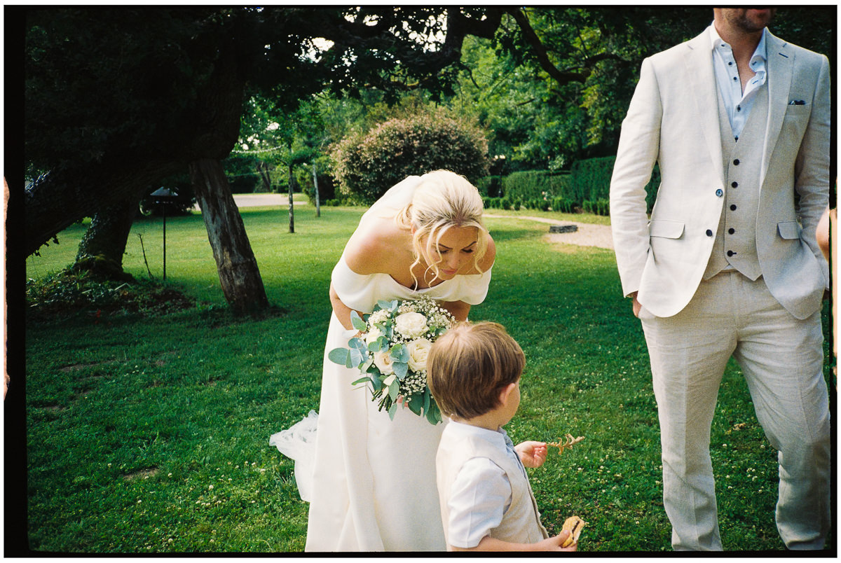 FRANCE WEDDING ON ANALOGUE FILM CHATEAU DE LA VALOUZE 016