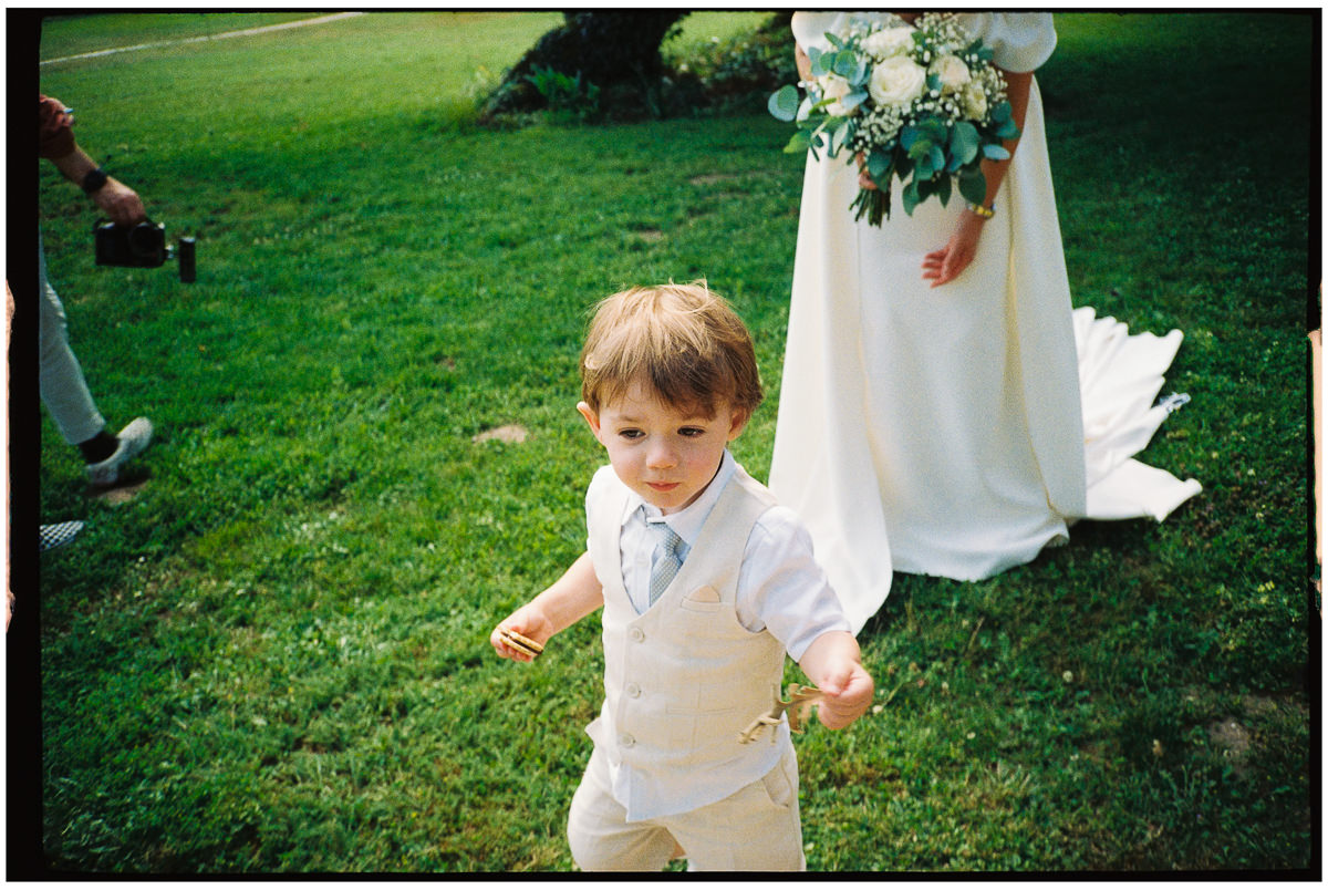 FRANCE WEDDING ON ANALOGUE FILM CHATEAU DE LA VALOUZE 017